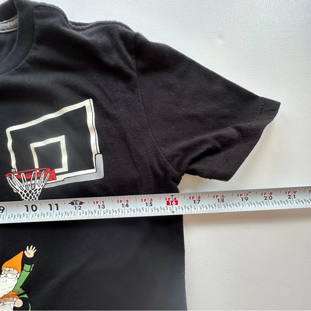 Old Navy black short sleeve shirt w/ Santa basketball graphic print boys L 10-12
